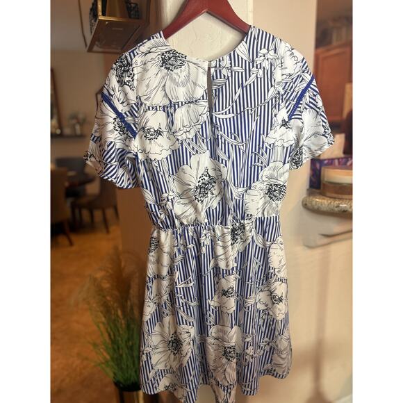 Sienna Sky Dress Medium Cute Summer Blue White Stripes Floral Short Sleeve - Picture 4 of 5